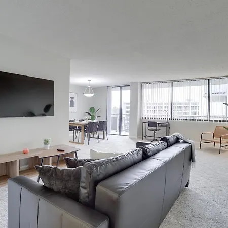 Located Crystal City Apt With Dazzling Amenities
